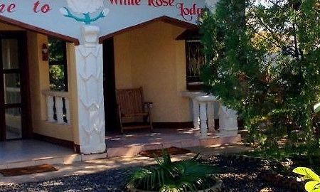 White Rose Lodge リビングストン エクステリア 写真